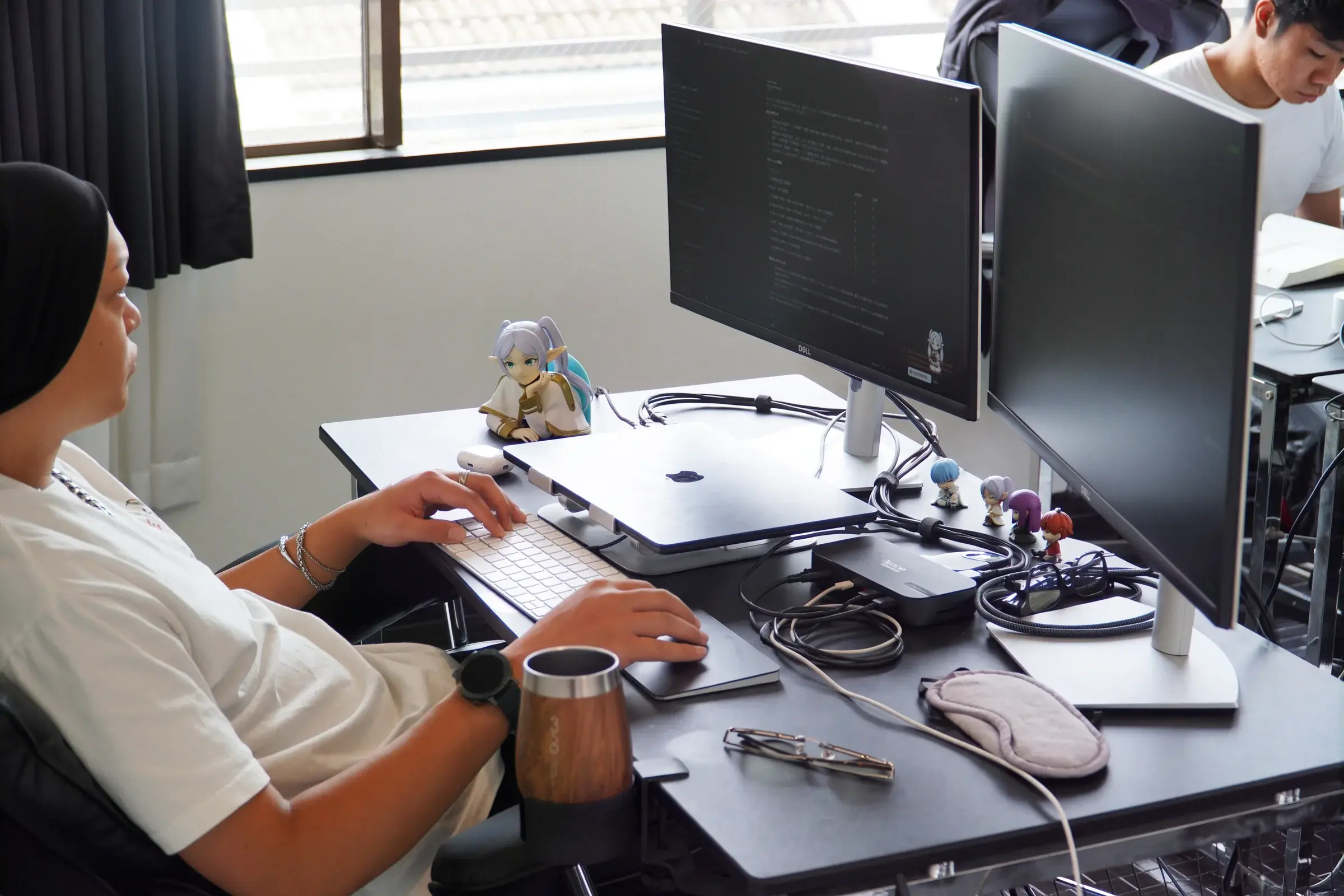 PCに向かって開発するメンバー